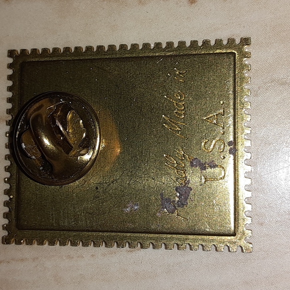 ENAMEL 37 USA STAMP LAPEL PIN NRMINT CONDITION - Picture 4 of 5